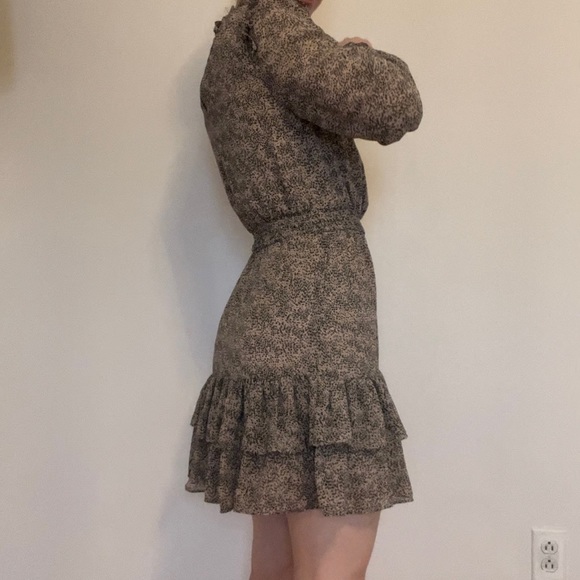 Feminine dress - Picture 8 of 12